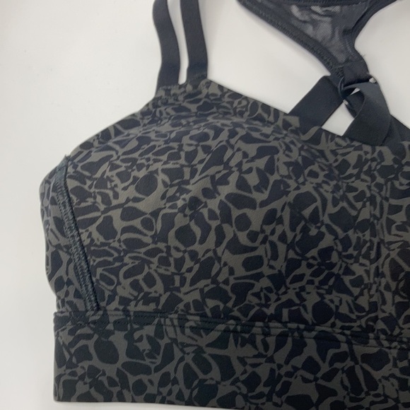 NWOT Under Armour‎ fitted printed sports bra size XS - Picture 3 of 9